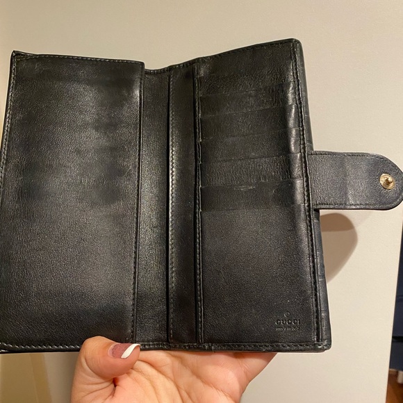 Gucci black leather heart wallet. - Picture 2 of 6